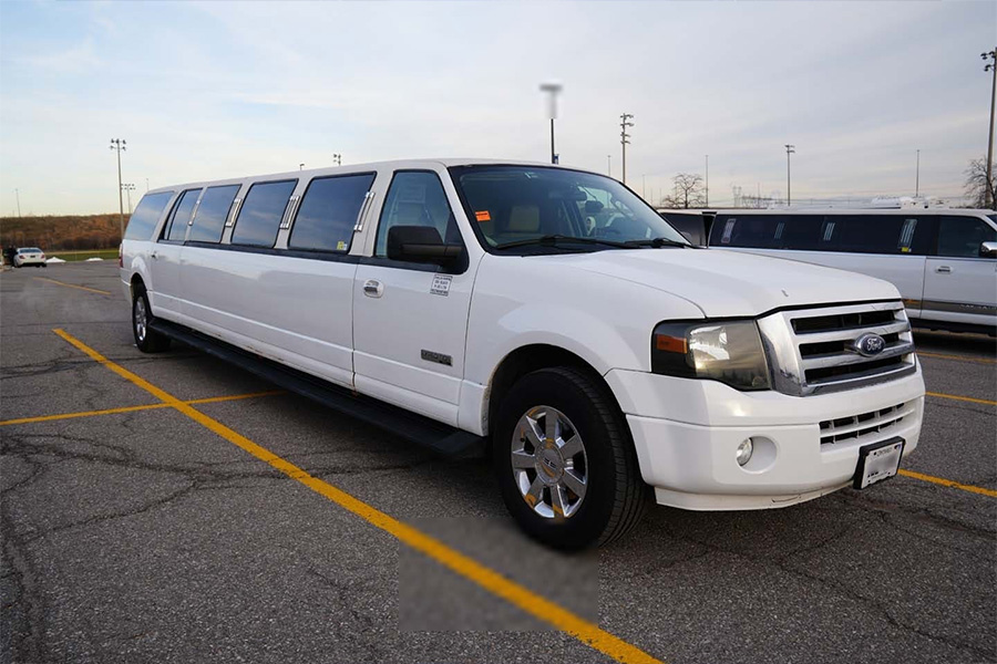 How Early Should You Book a Toronto Wedding Limousine